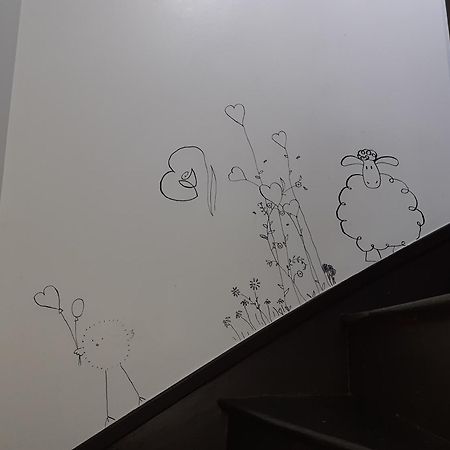 L'Artistique, 4 Lits, 2 Chambres, Stationnement Gratuit, Spacieux, Atypique أميا المظهر الخارجي الصورة