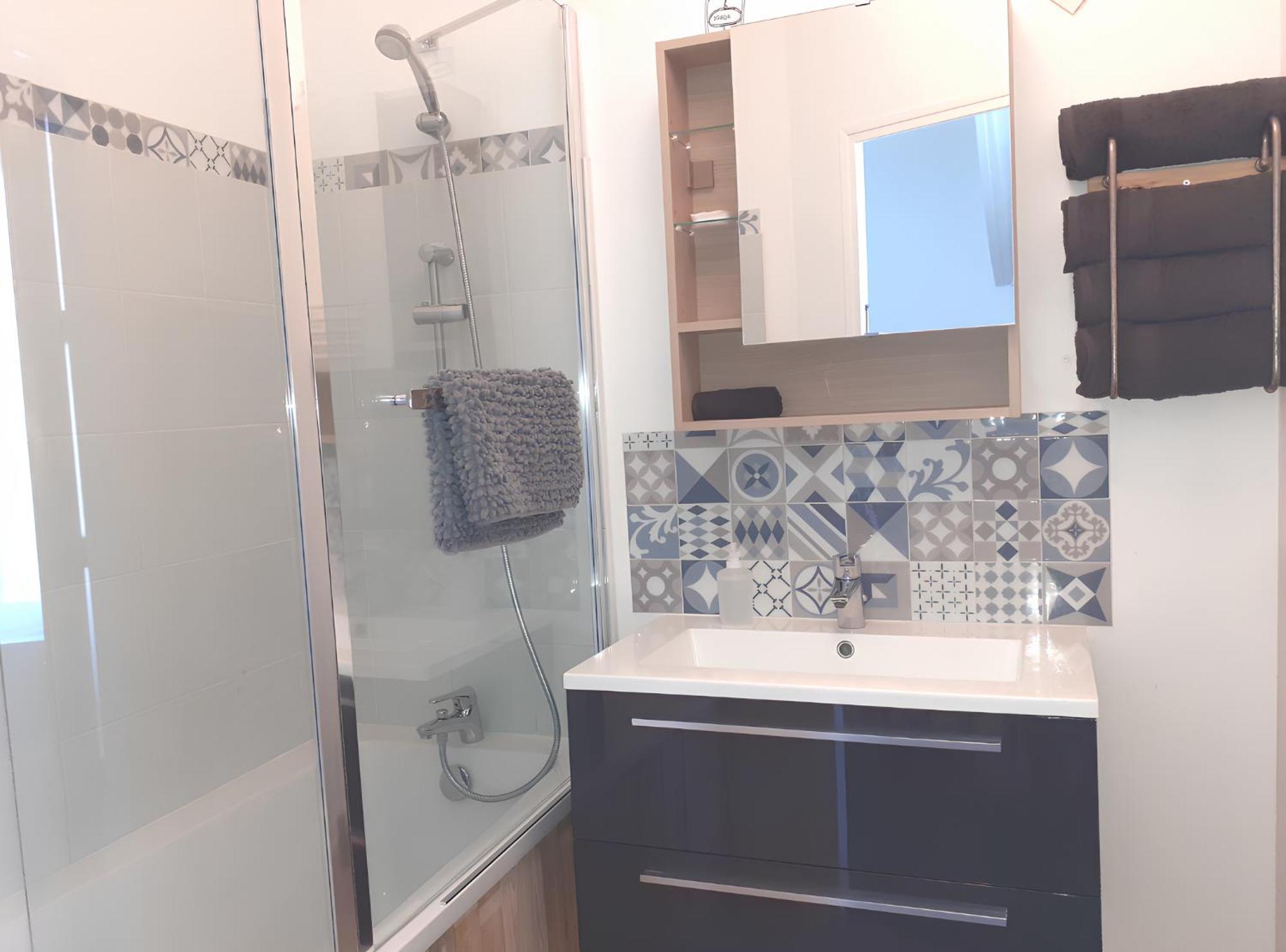 L'Artistique, 4 Lits, 2 Chambres, Stationnement Gratuit, Spacieux, Atypique أميا المظهر الخارجي الصورة