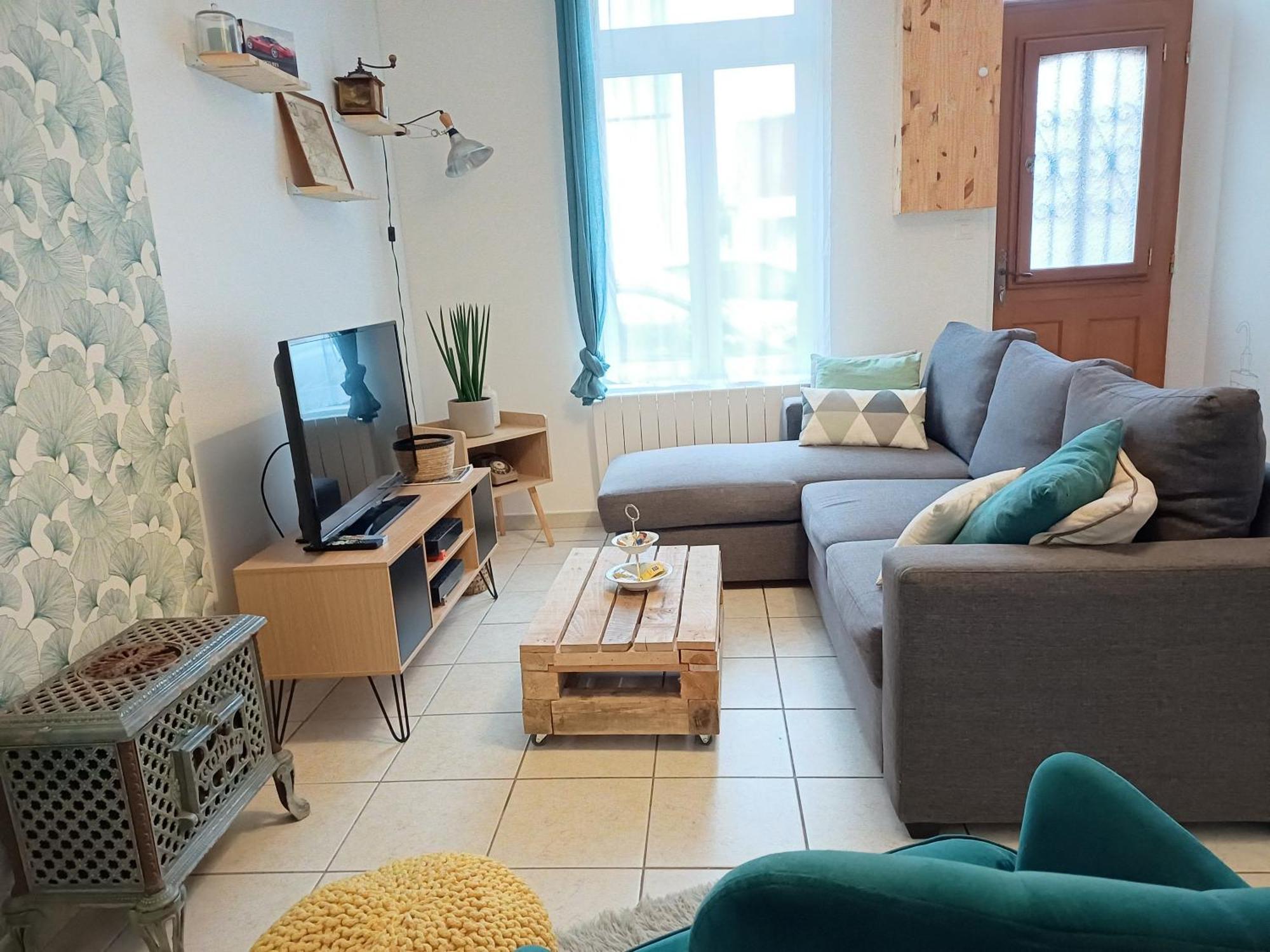 L'Artistique, 4 Lits, 2 Chambres, Stationnement Gratuit, Spacieux, Atypique أميا المظهر الخارجي الصورة